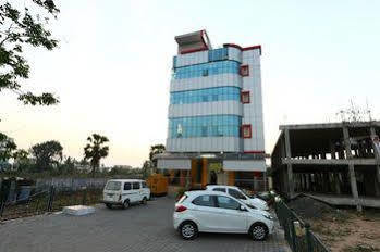 Capital O 10546 Parkway Inn Chennai Exterior foto